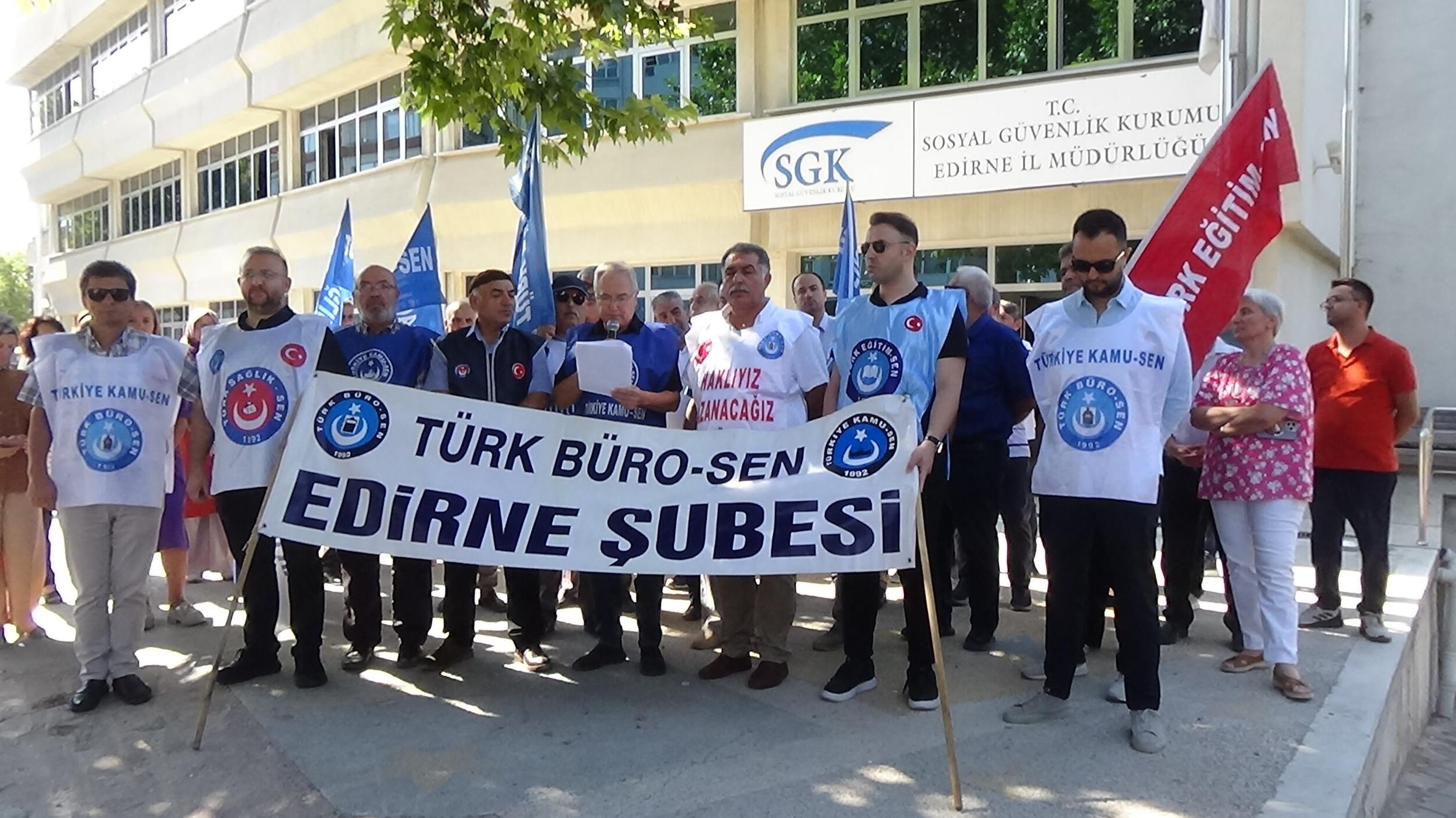 Kamu çalışanları iş bıraktı