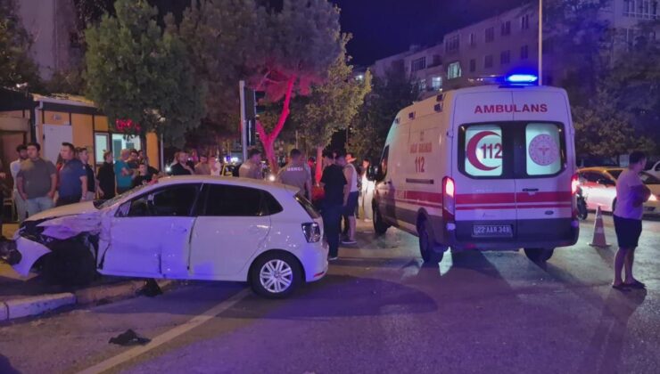 Kamyonet ile otomobil çarpıştı