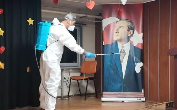 Okullar dezenfekte ediliyor