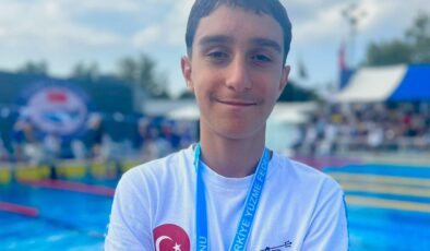 Yüzücü Yağız Kanca’dan Türkiye derecesi
