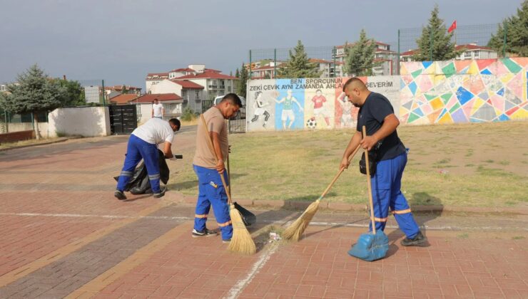 Belediyeden okul çevrelerinde temizlik