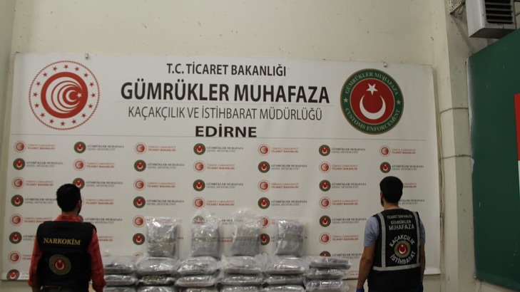 İki sınır kapısında uyuşturucu operasyonu
