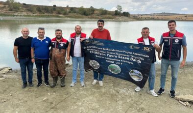 Yavru sazanlar göletlere bırakıldı
