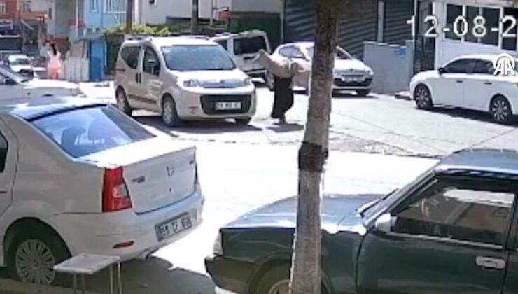 Yolda yürürken üzerine halı düştü