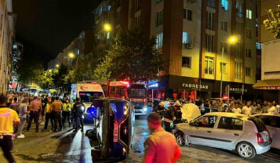 3 otomobilin çarpışması kamerada