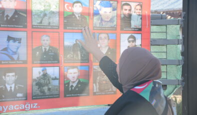 Evinin bahçesine şehit fotoğrafları köşesi oluşturdu