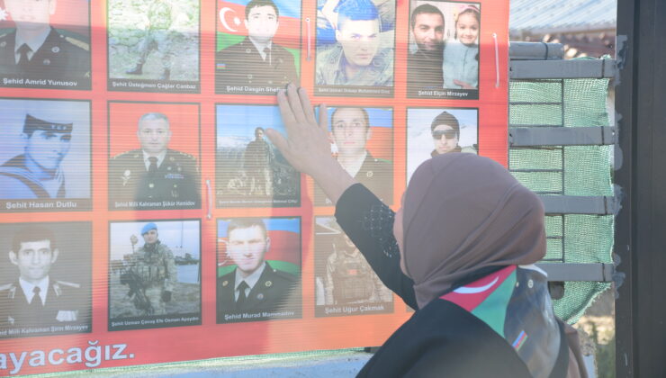 Evinin bahçesine şehit fotoğrafları köşesi oluşturdu