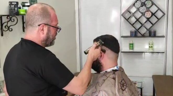 Okulların açılması berberlere yaramadı