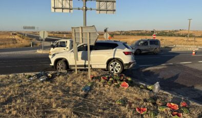 SUV tipi araçla kamyonet çarpıştı
