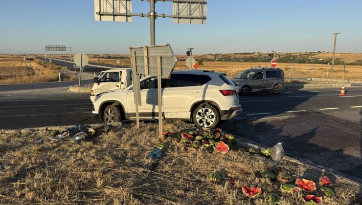 SUV tipi araçla kamyonet çarpıştı