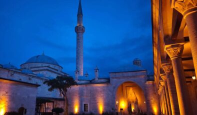 Bayezid Külliyesi’ne 2 bin 900 gece ziyaretçisi