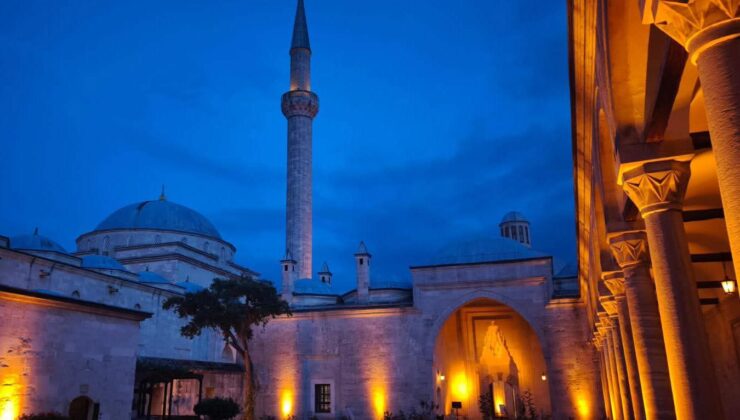 Bayezid Külliyesi’ne 2 bin 900 gece ziyaretçisi