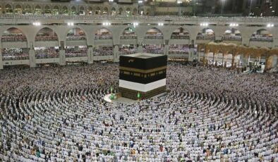 Öğretmen ve öğrencilere umre turu