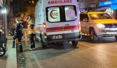 Otomobille motosiklet çarpıştı