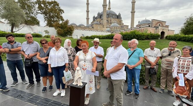 Restorasyon kararına Sinan heykeliyle tepki