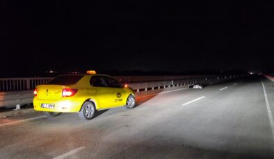 Taksi ile elektrikli motosiklet çarpıştı