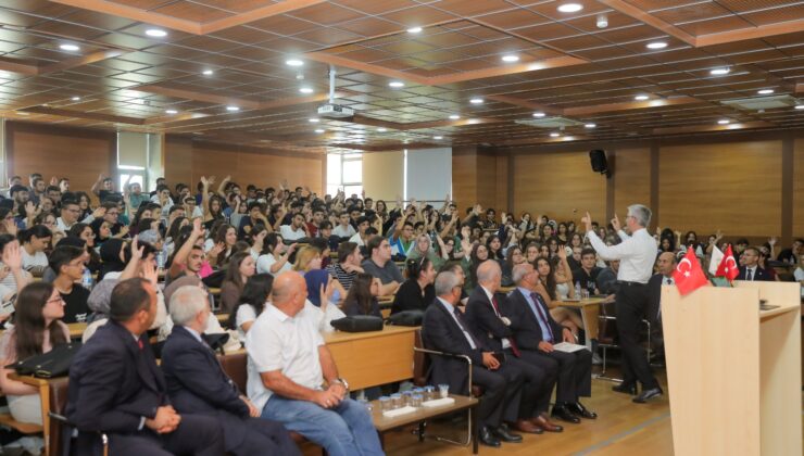 Tıp öğrencileriyle bir araya geldi