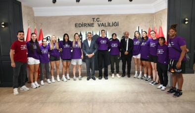Vali Sezer, basketçileri ağırladı