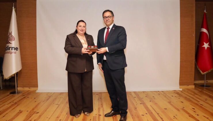 Başkandan muhtarlara özel hediye