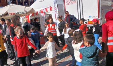 Genç Kızılay’dan yüz boyama etkinliği