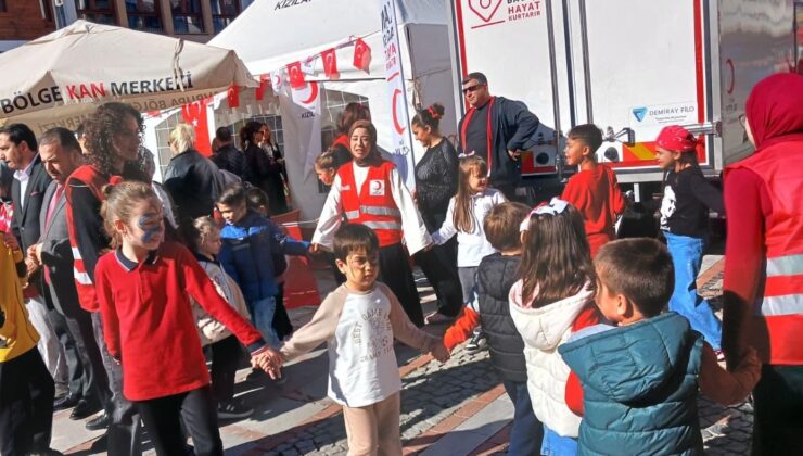 Genç Kızılay’dan yüz boyama etkinliği