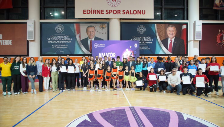 Başarılı sporcular ödüllendirildi