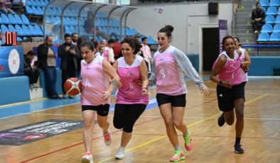 Sahada meme kanserine dikkat çektiler