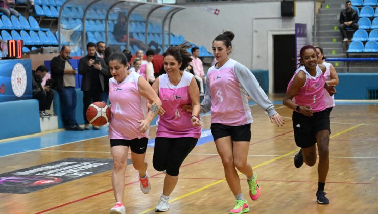 Sahada meme kanserine dikkat çektiler