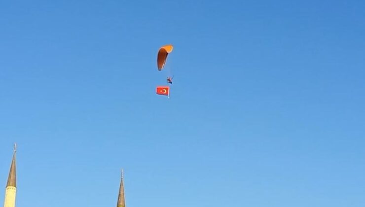 Cumhuriyet için uçtular