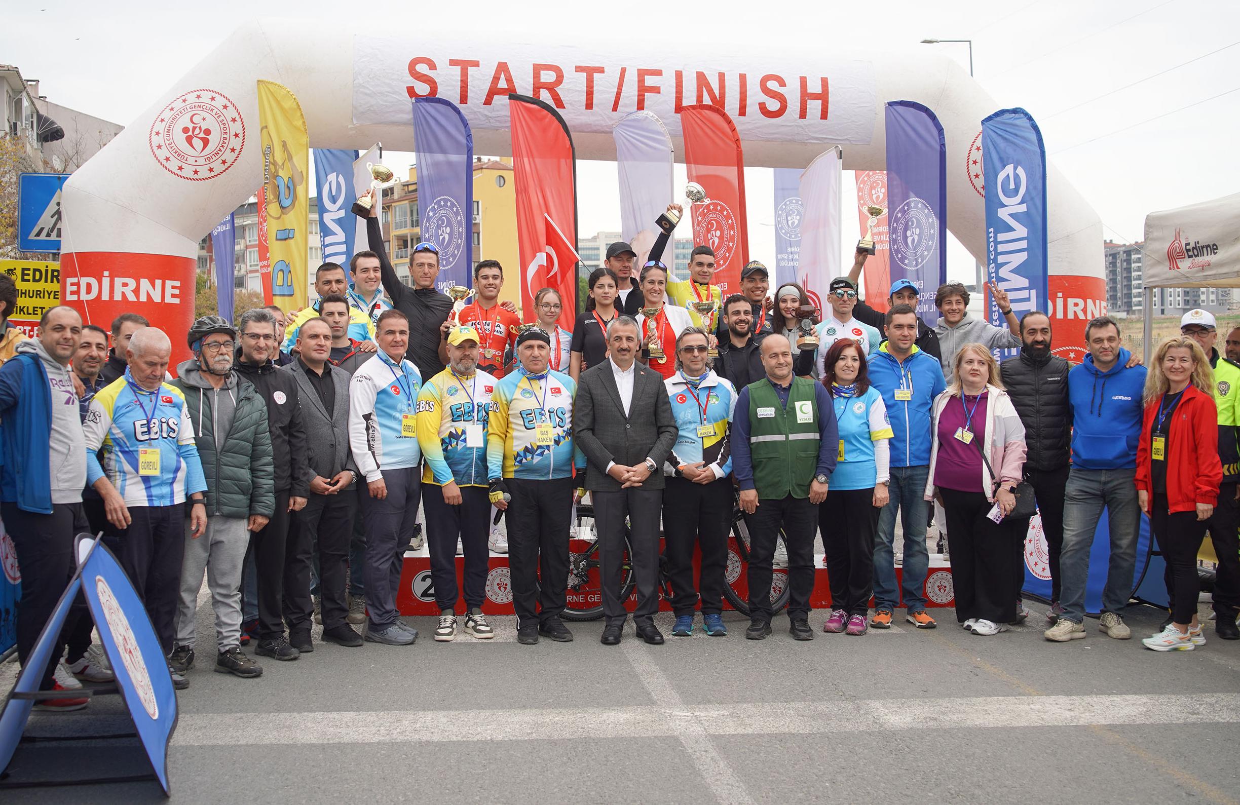 Cumhuriyet kupası için pedal çevirdiler