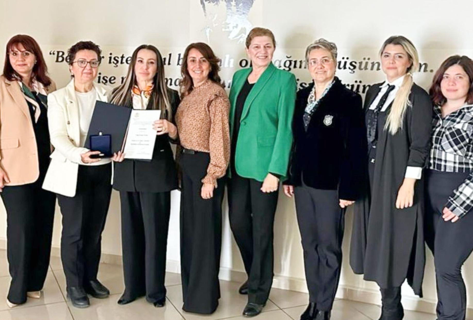Elmas Aslan’a devlet nişanı verildi