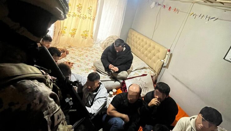 FETÖ’cüler göçmenlerle yakalandı