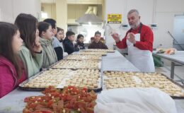 Öğrenciler şekerleme üretim tesisini gezdi