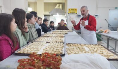 Öğrenciler şekerleme üretim tesisini gezdi