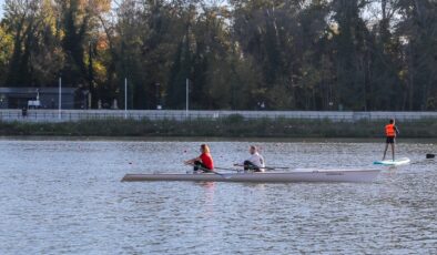 Kürekler Cumhuriyet için çekildi