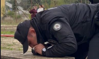 Polis memurundan duyarlı davranış