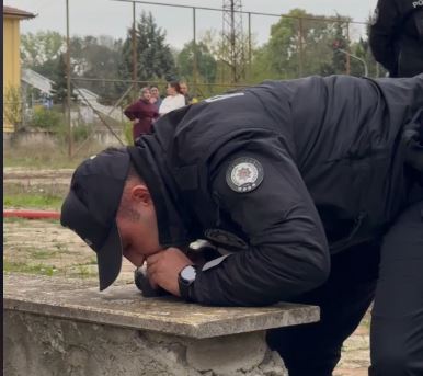 Polis memurundan duyarlı davranış