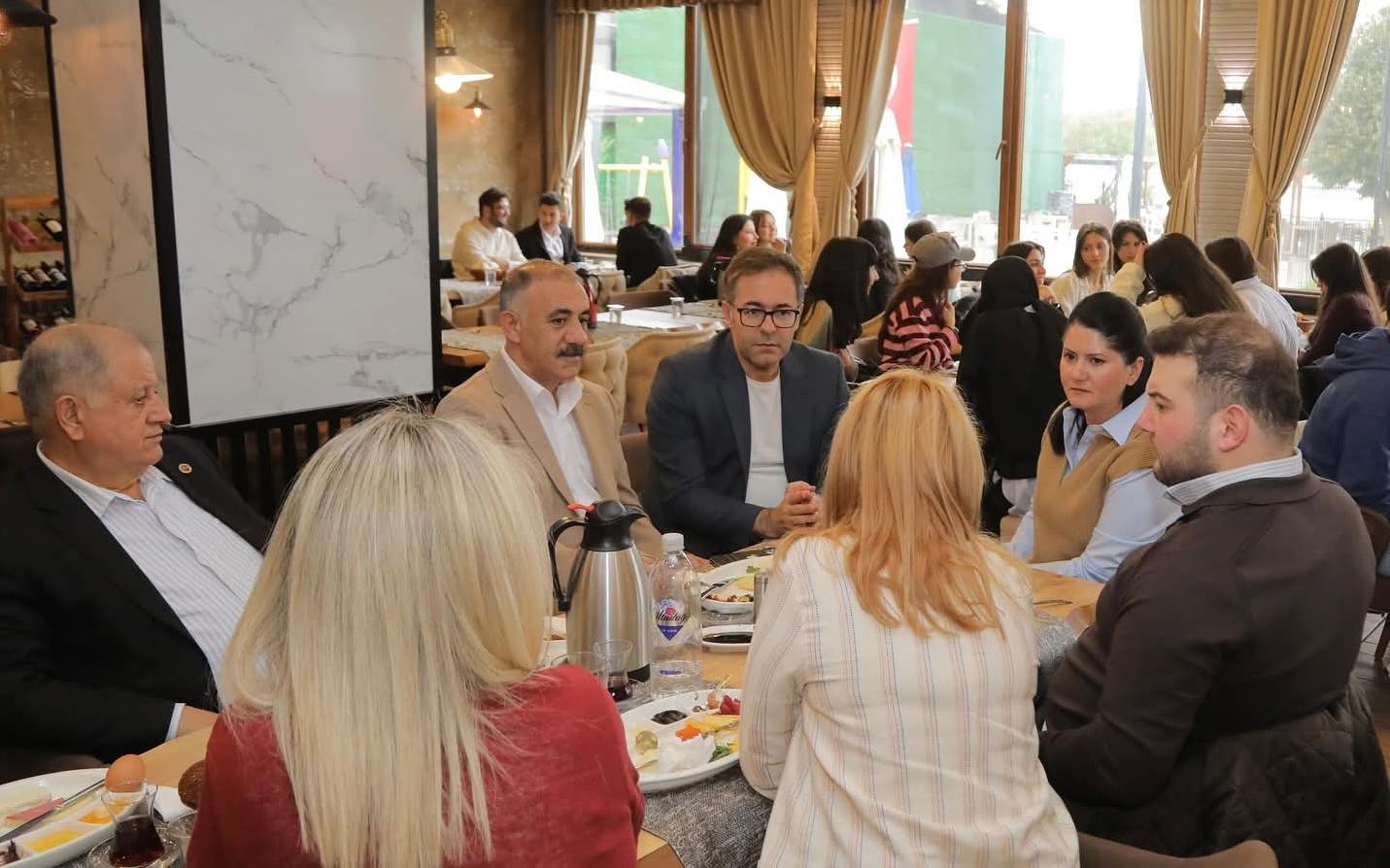 Meclis üyeleriyle kahvaltı