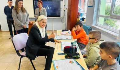 Uyanık, öğrencilerle bir araya geldi