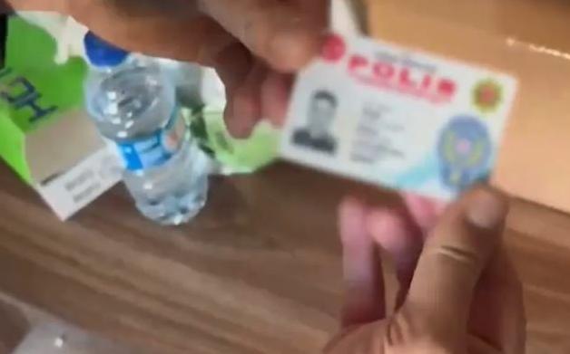 Sahte polis kimliği ile yakalandı