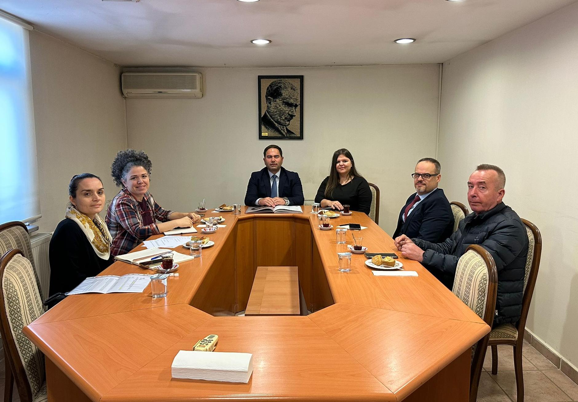 Tencere köfte marka yolunda