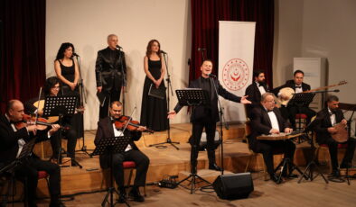 “El Kaldırma Gönül Al” konseri