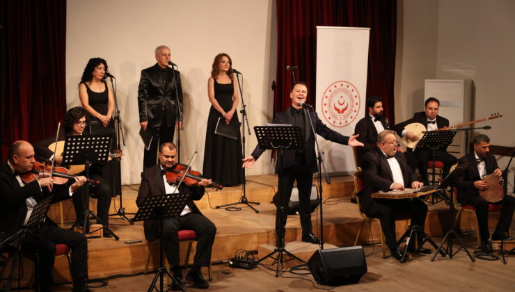 “El Kaldırma Gönül Al” konseri