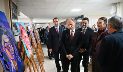 Öğretmenlerin resim sergisi açıldı