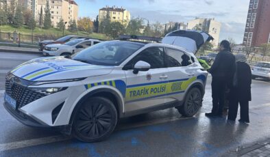 Motosikletle otomobil çarpıştı