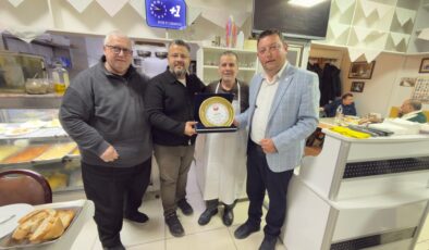 Ali İlte’ye plaketle veda
