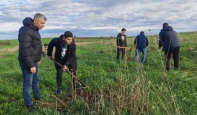 Kuran kursu öğrencileri fidan dikti