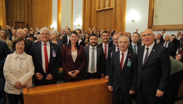 CHP’liler grup toplantısına katıldı