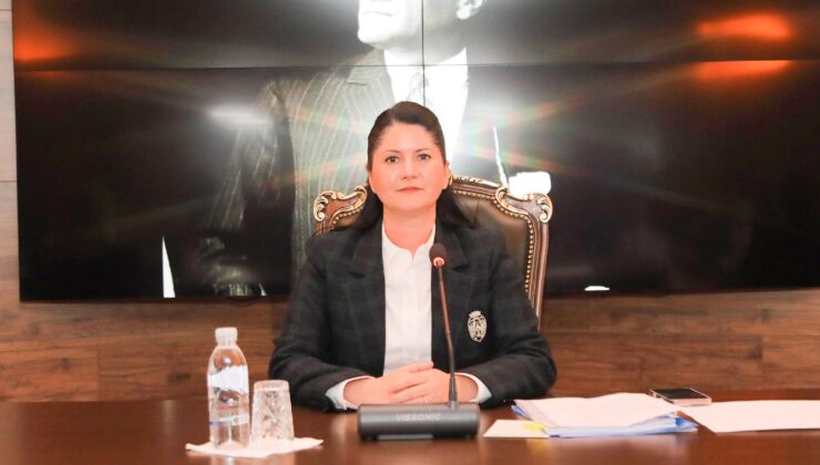 “Atatürk yeniden doğuşun, aydınlanmanın önderidir”