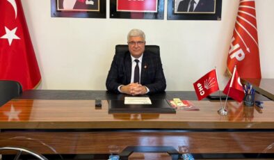 “Milli bayramlar siyasi şov alanı değildir”